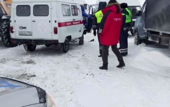 На закрытой в метель оренбургской трассе в авто едва не угорели люди