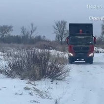 В Оренбурге снег снова не довозят до официальных полигонов