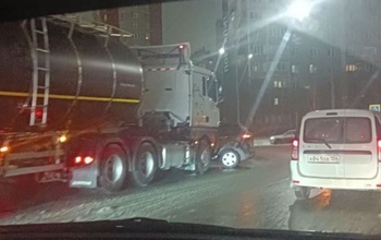В Оренбурге легковушка влетела в автоцистерну