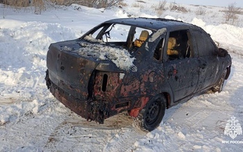 В Пономаревском районе в гараже сгорели два автомобиля