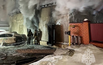 В Оренбурге на Бульваре Юности горел частный дом
