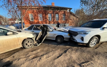 В Бугуруслане дорогу не поделили четыре автомобиля