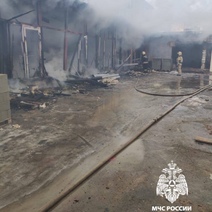 Торговый павильон площадью около 300 кв. метров сгорел в Орске 