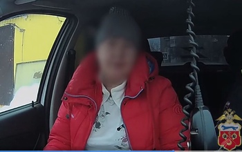 «Можно я посплю»: жительница Оренбуржья прикорнула в машине ГИБДД