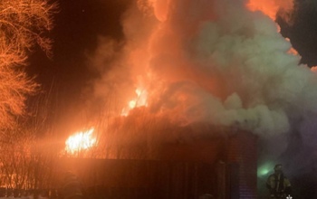 В Оренбургском районе сгорел жилой дом и гараж, а в Бузулуке спасли из пожара пять человек