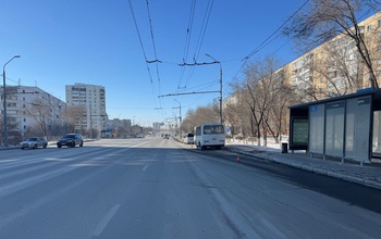 Поехал с открытой дверью: в Оренбурге из автобуса выпала пассажирка