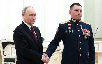 Владимир Путин вручил медаль 