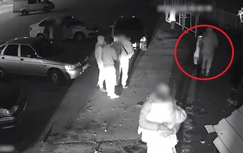 В Орске перед судом предстанет мужчина, нанесший возле клуба супруге 10 ножевых ранений из ревности (18+)