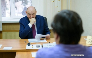 Губернатор Евгений Солнцев провёл приём граждан по личным вопросам
