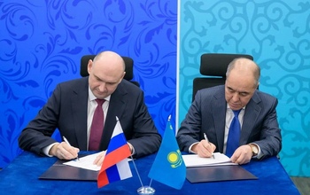 Губернатор Оренбургской области Евгений Солнцев и аким Западно-Казахстанской области Нариман Турегалиев подписали дорожную карту