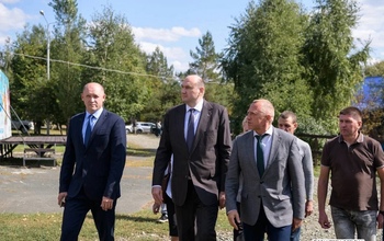 Евгений Солнцев посетил спортивную школу 