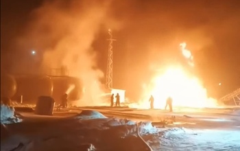 МЧС публикует видео ночного пожара в Оренбурге, на котором пострадал один человек