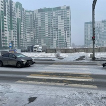 В Оренбурге на улице Рокоссовского автоледи наехала на столб 