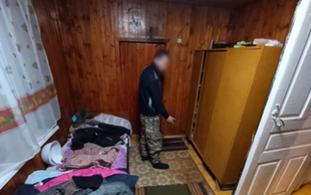 В Оренбуржье мужчина три часа пытался попасть домой, после чего едва не убил сожительницу