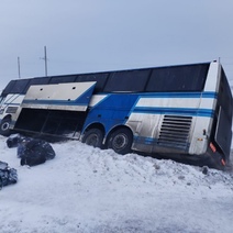 Автобус с 52 иностранцами съехал в кювет с трассы Р-239 в Шарлыкском районе 