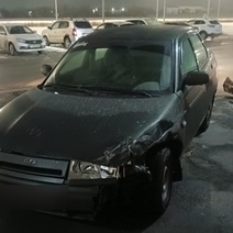 В Оренбурге пьяный водитель во дворе на улице Рокоссовского сшиб автомобиль