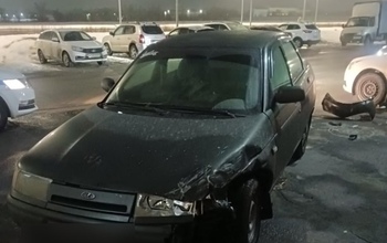 В Оренбурге пьяный водитель во дворе на улице Рокоссовского сшиб автомобиль