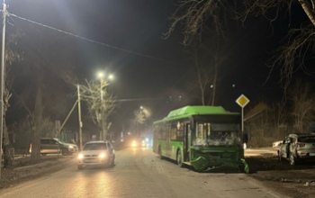Зеленый автобус снова в центре происшествия: в Оренбурге произошло ДТП с участием «ЛиАЗа» 