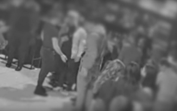 Две бывшие передрались в ночном клубе в оренбургском военном городке, у одной осколок стакана в ягодице