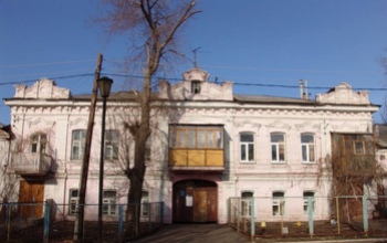 В Оренбурге жителям аварийного памятника истории на Чичерина мэрия велела жить там до 2033 года