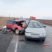 Под Оренбургом на трассе в ДТП с тремя автомобилями пострадали четыре человека