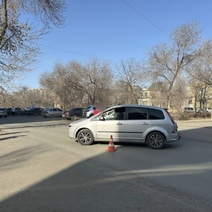 В Оренбурге столкнулись три легковушки, пострадал и случайный пешеход