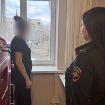 В Оренбурге дети бегали по карнизу жилого дома, рискуя жизнями