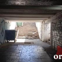 В Оренбурге в подземном пешеходном переходе около ДК «Россия»  протекает потолок