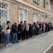 В Оренбурге силовики посреди ночи разбудили мигрантов в 8 хостелах города