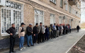 В Оренбурге силовики посреди ночи разбудили мигрантов в 8 хостелах города