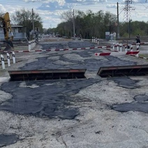 Оренбуржцев постигло разочарование от результата работы после ремонта дороги на переезде около мегамолла «Мармелад»