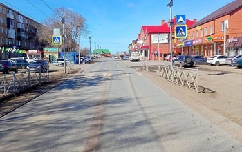 В Сорочинске пенсионер за рулем на узкой дороге не заметил стариков-пешеходов, а те не увидели машину