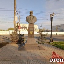 В Оренбурге горожане месяцами ждут, когда приведут в порядок сквер у Дома Памяти