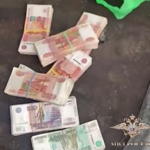 В Оренбуржье водитель ударил себя бутылкой по голове, чтобы полицейские поверили о хищении более 2,5 миллиона рублей