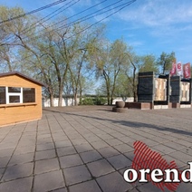 Оренбуржцы гадают, что за киоск появился у мемориала «Оренбург - Фронту»