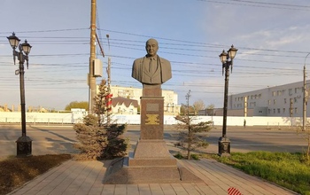 В Оренбурге горожане месяцами ждут, когда приведут в порядок сквер у Дома Памяти