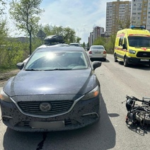 В Оренбурге водитель электросамоката не уступил дорогу мотоциклу и попал в ДТП