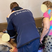 В Оренбургском районе помощь понадобилась упавшему тучному мужчине