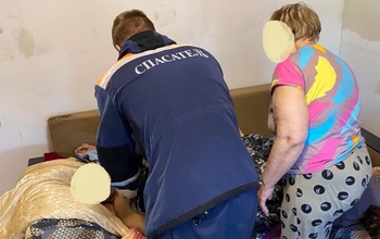 В Оренбургском районе помощь понадобилась упавшему тучному мужчине