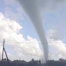 В Оренбуржье град, выпавший после смерча, перебил скотину