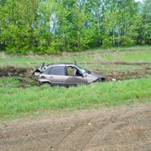 В Абдулинском районе в кювет слетел автомобиль LADA Granta, пострадали двое
