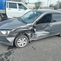 В Оренбурге на улице Донгузской столкнулись ВАЗ и ГАЗ