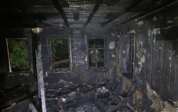 В Оренбурге выгорел дом на Калининградской