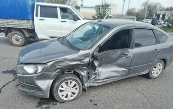 В Оренбурге на улице Донгузской столкнулись ВАЗ и ГАЗ