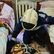 В Оренбурге спасатели помогли упавшей дома пенсионерке