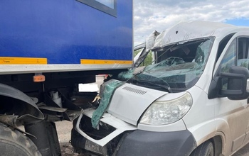 В Бугурусланском районе микроавтобус «догнал» КамАЗ