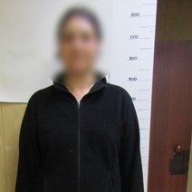 Оренбурженка украла золотую цепочку у упавшей 74-летней собутыльницы 