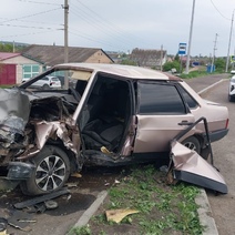 В Оренбуржье 70-летний водитель, почувствовав себя плохо, въехал в столб