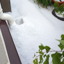 Жители некоторых микрорайонов Оренбурга делятся кадрами выпавшего града