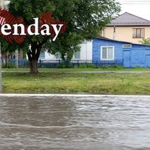 После мощного ливня в Оренбурге некоторые участки дорог впору преодолевать на лодках